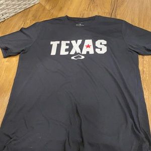 Men’s Oakley t shirt